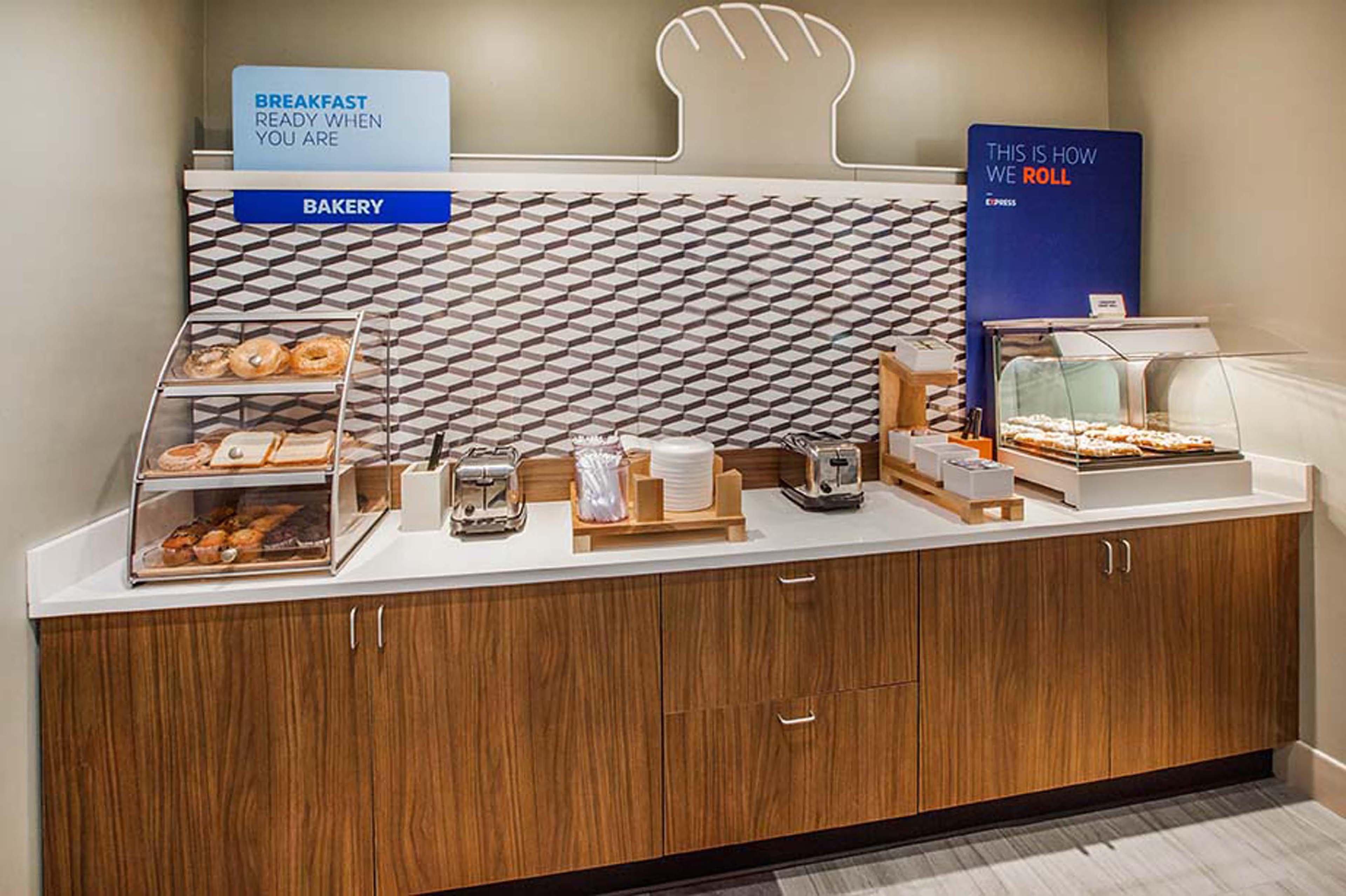 Express Pittsburgh-bridgeville By Ihg 2*